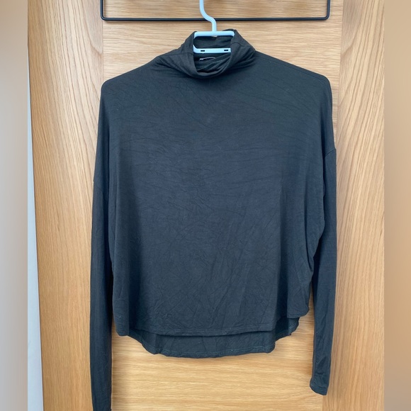 Bundle of 2 Babaton Seaton Shirts - Picture 2 of 8